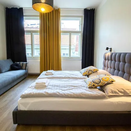 Elegantna Prostorna Stanovanja V Centru Ljubljane Laibach